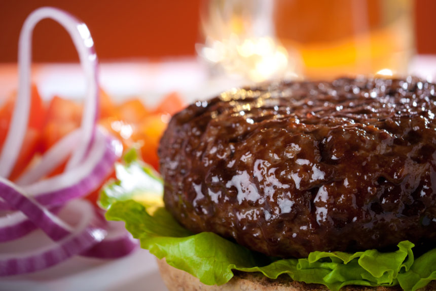 Come cucinare gli hamburger in modo sfizioso? 5 consigli dell’esperto
